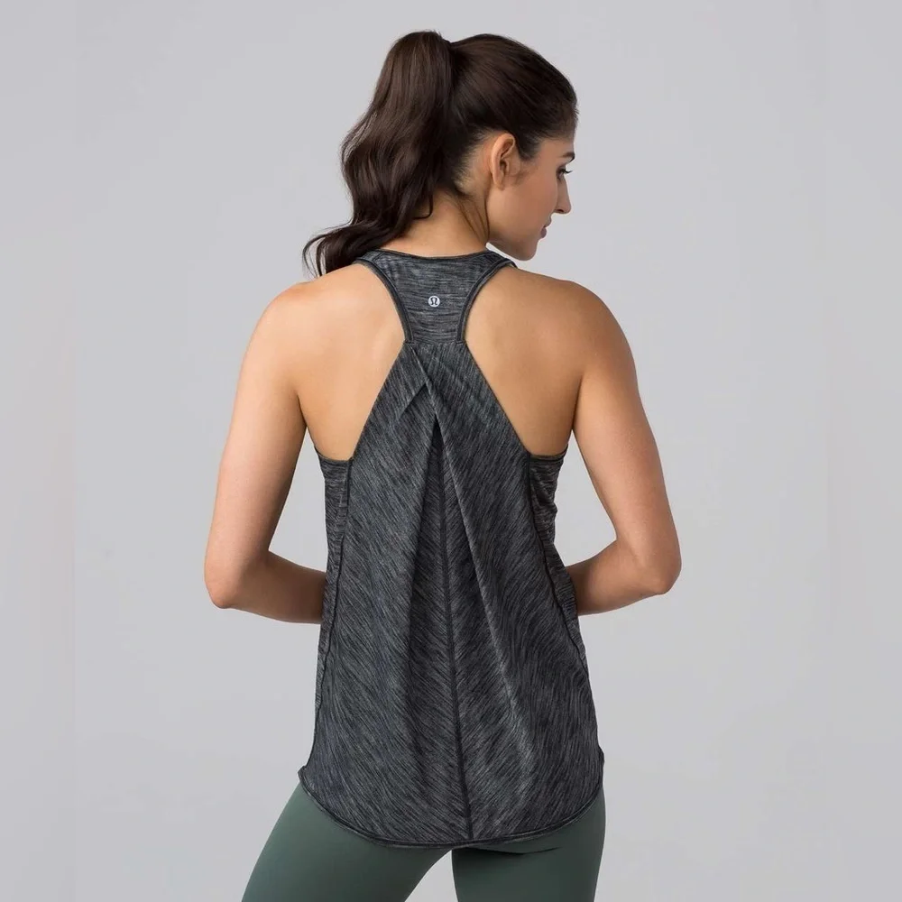 Lululemon Essential Tank in Heathered Black Size 4 / 6